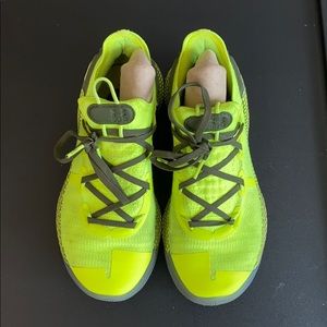 Curry 6, UA basketball shoes